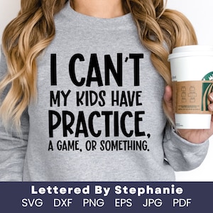 Mamá diciendo svg, no puedo, mi hijo tiene práctica, un juego o algo así, cita sarcástica de mamá, camisa de mamá deportiva svg para proyectos cricut