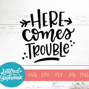 Hier komt problemen, SVG-bestand knippen, digitaal bestand, jongen svg, jongen moeder svg, eps, moederschap svg, voor cricut, voor silhouet, handlettered svg, dxf