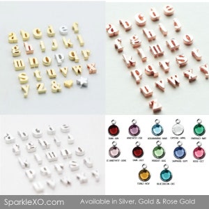 Puede incluir: Surtido de abalorios de letras en oro, plata y oro rosa, con un abalorio de estrella y un abalorio de ampersand. Debajo, una selecci&oacute;n de abalorios de piedras preciosas de colores, cada uno con un mes y un nombre de piedra de nacimiento.