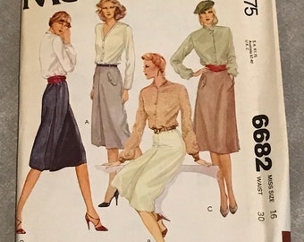 Misses Skirts Sewing Pattern / 70s Vintage Skirt w/Inverted Pleats / Size 16, Waist 30 / McCalls 6682