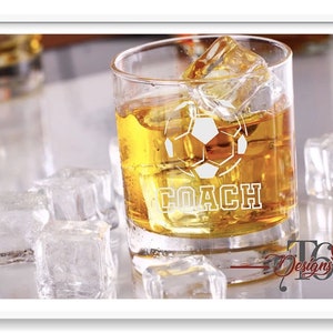 Verres à whisky personnalisés sur le thème du sport/articles de bar/idées de mancave/entraîneur sportif/thème du hockey/basketball/football/football/baseball