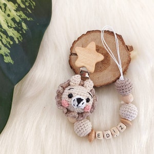 Personalizable lion pacifier chain, Crochet lion Dummy clip, Handmade Babyshower gift,Amigurumi lion pacifier holder, Personalized baby gift