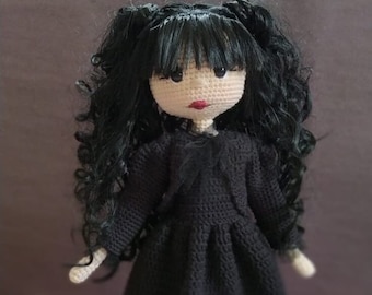 Muñeca Nadja de crochet en venta, Muñeca gótica victoriana de crochet, Muñeca inspirada en vampiros Amigurumi, Muñeca espeluznante hecha a mano en venta,