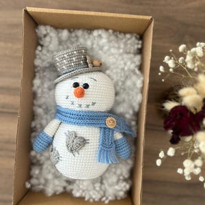 Bonhomme de neige en peluche au crochet pour premier cadeau de Noël, idée cadeau petite-fille