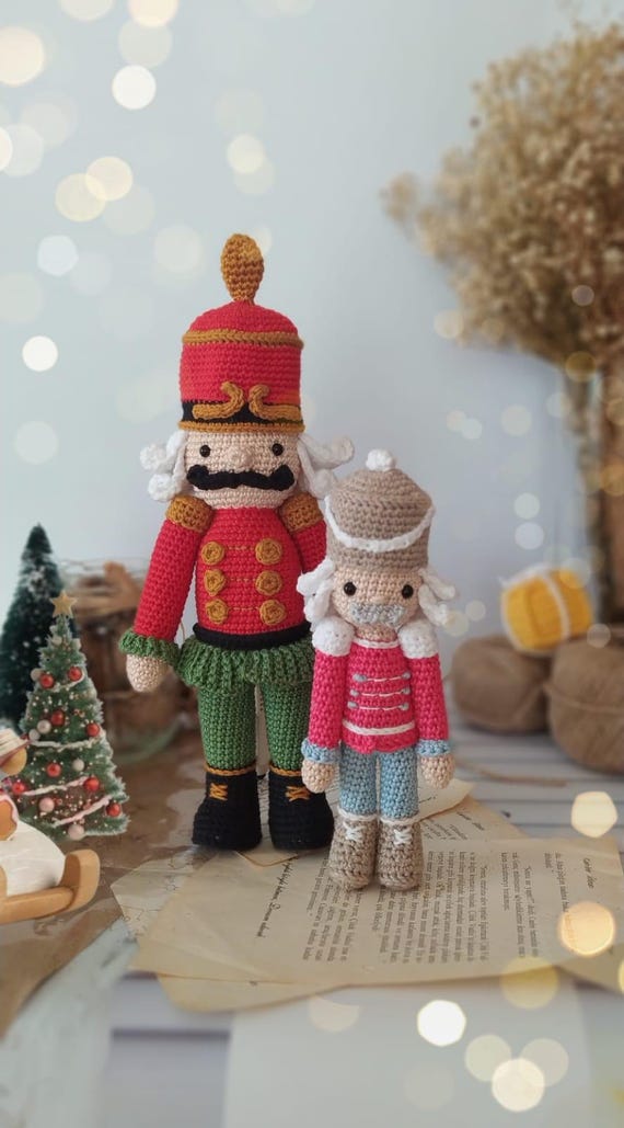 Bambola Schiaccianoci in vendita, regalo di Natale all'uncinetto