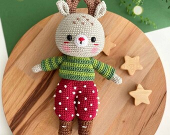 クリスマスプレゼントの鹿のぬいぐるみ、あみぐるみの完成したトナカイ、ベビーシャワーのプレゼントの鹿のぬいぐるみ、誕生日プレゼントの手作りトナカイ、男の子の赤ちゃんへのプレゼント