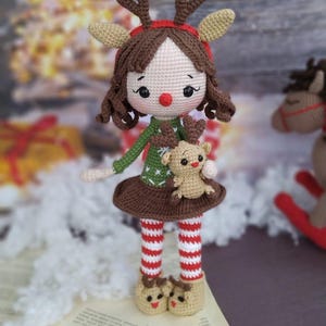 Poupée renne au crochet à vendre, cadeau de Noël, cadeau de petite-fille, poupée finie Amigurumi, cadeau de décoration de Noël