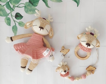 Personizable deer pacifier holder and baby rattle set for babyshower gift, Amigurumi plushie deer, crochet deer baby gift set,Pregnancy gift