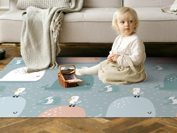 LUCA Art Mat, Baby Blue Vinyl Kids/Baby Floor Mat, Diseño de ballenas,  Tapete de piso impermeable, Alfombra de área de vinilo, Ideas para el  hogar, Guardería, Sala de juegos -  México