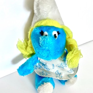 Vintage 1981 Smurfette 8” Plush Toy  Wallace Berrie Peyorie