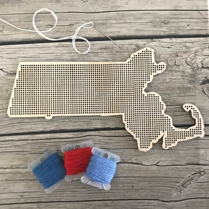 Stitchable Houten Massachusetts Staten Silhouet | Kruissteek & Borduurwerk United Perforated Wood Map | Bay State Multiplex Needlepoint