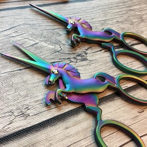 Iriserende eenhoorn-borduurschaar | Naaischaar met kleine fijne punt eenhoornhoorn | Kleurrijke metaaldraadknipsels in regenboogkleuren