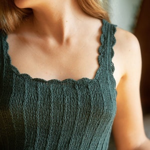 Knitting pattern Top with a square neck and a shell neckline, vintage and romantic aesthetic — Concha