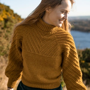 Sweater knitting pattern Vintage fitted turtleneck raglan in the round Dryad image 1