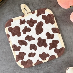 Cow Print Potholder Heat Resistant Kitchen Accessory Farm Decor Country Style Kitchen Holder Hanging Loop Square Design Brown Pattern Set