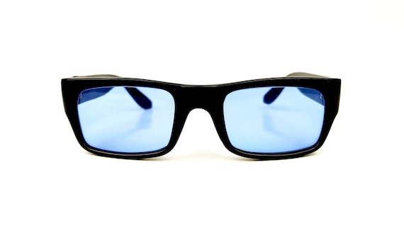 12 Attractive Glasses That Make You Look Younger