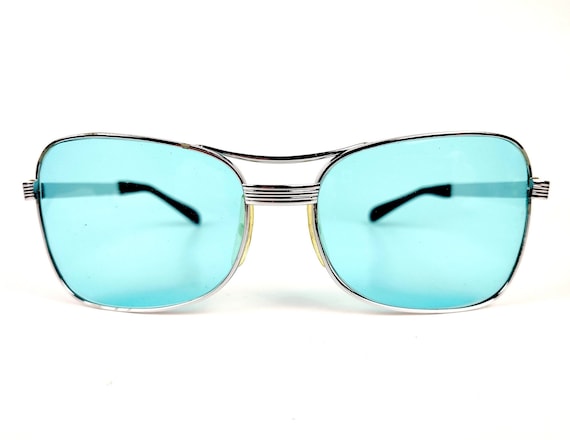 Vintage Sunglasses 1960s Light Mint Blue Oval Plastic Sunglasses Polaroid Polaroid Cat Eye Original Vintage Sunglasses for sale | eBay main image 3