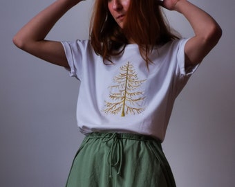 T-shirt ricamata Larix Decidua, ricamo larice europeo su t-shirt in cotone, t-shirt ricamo larice, t-shirt albero, top conifera