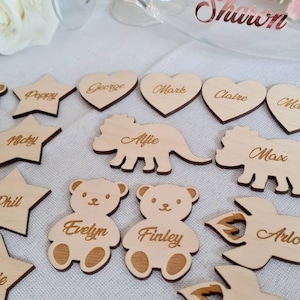 Étiquettes de lieu de mariage personnalisées | Nom en bois, Cœur, Étoile, Dinosaure, Ours en peluche|  Étiquettes cadeaux de mariage | Décor de mariage | Étiquettes personnalisées en bois