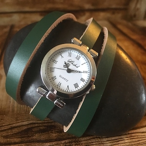 Damklocka i läder, Grön läderklocka, Damklocka, Läderklocka, Födelsedagspresent, Minimalistiska smycken, Minimalistisk klocka, Flickklockor bild 1