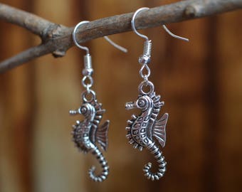 Seahorse-oorbel, bungeloorbel, zilveren zeepaardje, seahorse-sieraden, cadeau bruidsmeisje, verjaardagscadeau, minimalistische oorbellen, cadeau oceaanliefhebber