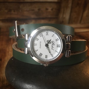 Damklocka i läder, Grön läderklocka, Damklocka, Läderklocka, Födelsedagspresent, Minimalistiska smycken, Minimalistisk klocka, Flickklockor bild 5