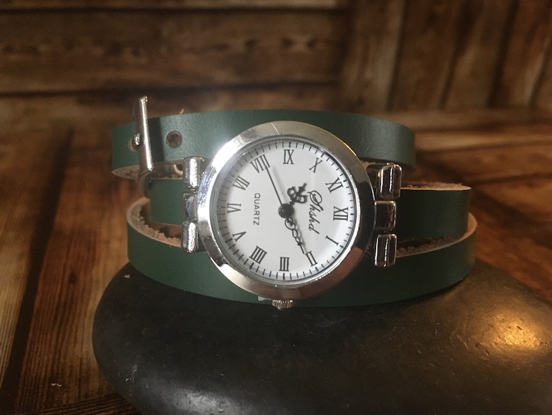 Damklocka i läder, Grön läderklocka, Damklocka, Läderklocka, Födelsedagspresent, Minimalistiska smycken, Minimalistisk klocka, Flickklockor bild 5