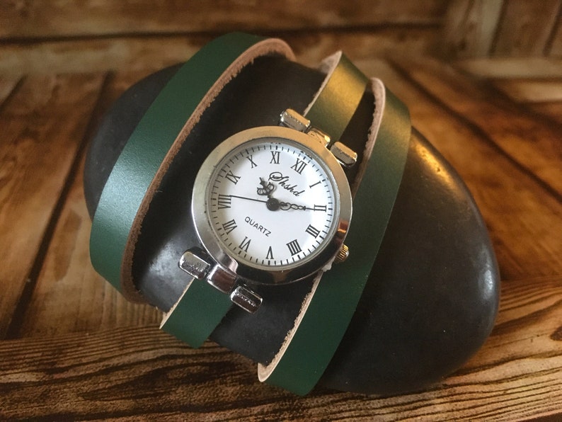 Damklocka i läder, Grön läderklocka, Damklocka, Läderklocka, Födelsedagspresent, Minimalistiska smycken, Minimalistisk klocka, Flickklockor bild 1