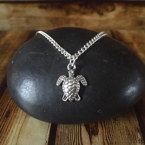 Schildkröte Halskette, Schildkröte Anhänger, Schildkröte Charme, Brautjungfer Geschenk, Geburtstagsgeschenk, handgemachte Schmuck, Nickel frei Schmuck, Geschenk für den Liebhaber des Ozeans