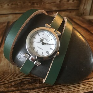 Damklocka i läder, Grön läderklocka, Damklocka, Läderklocka, Födelsedagspresent, Minimalistiska smycken, Minimalistisk klocka, Flickklockor bild 9