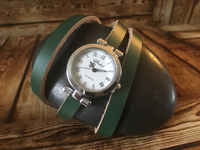 Damklocka i läder, Grön läderklocka, Damklocka, Läderklocka, Födelsedagspresent, Minimalistiska smycken, Minimalistisk klocka, Flickklockor bild 9