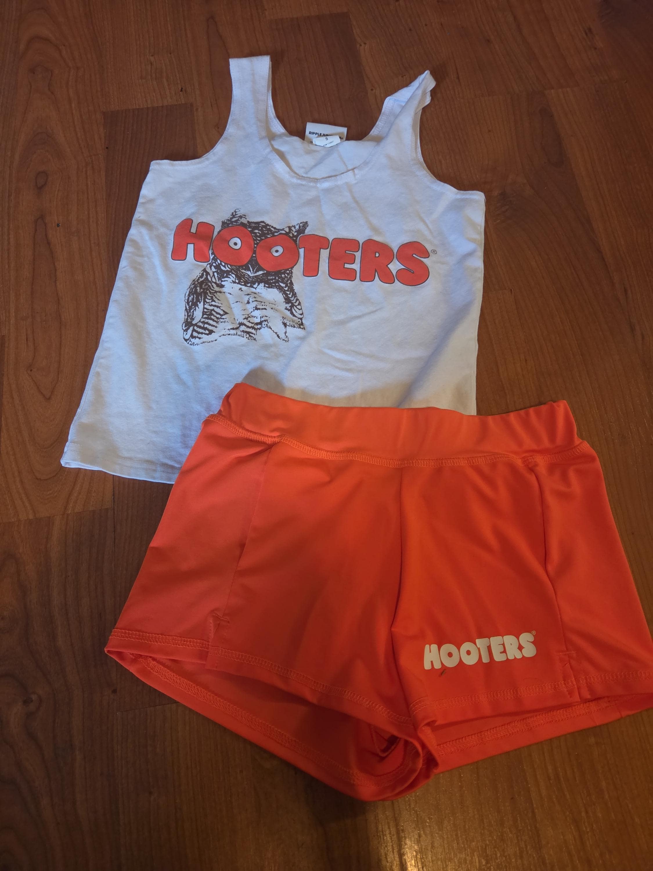 Hooters uniform - Etsy 日本