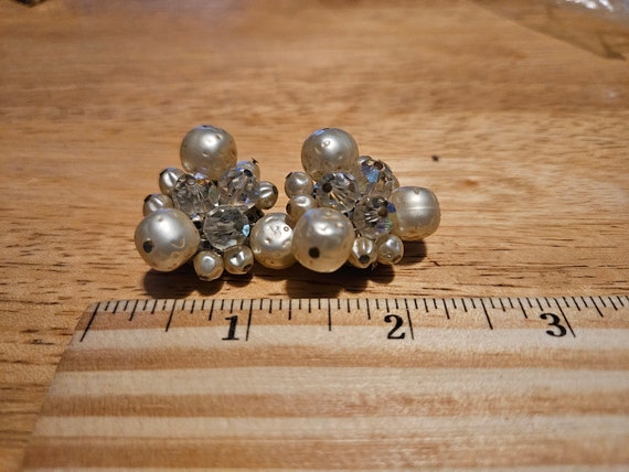 Vintage faux pearls clip on earrings - image 6