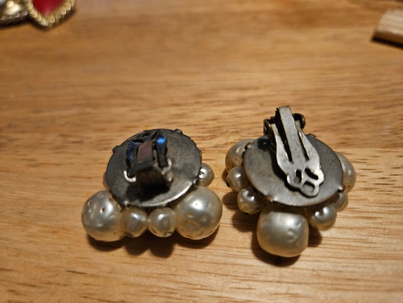 Vintage faux pearls clip on earrings - image 5