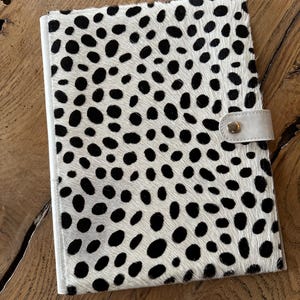 Custodia in pelle / custodia Remarkable Paper Pro / per Remarkable 2 / Boox Note Air 2 plus / Boox Tab Ultra. Stampa dalmata all'esterno