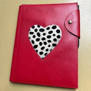 Bella copertina Remarkable in carta/custodia in pelle con chiusura a cuore