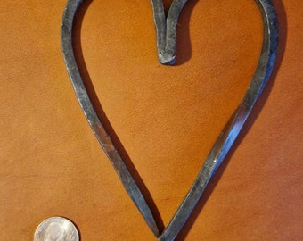 Corazón decorativo de metal forjado a mano mediano