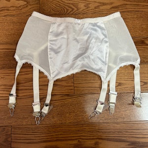 Kiss Me Deadly White 6 Strap Garter Belt Size Small