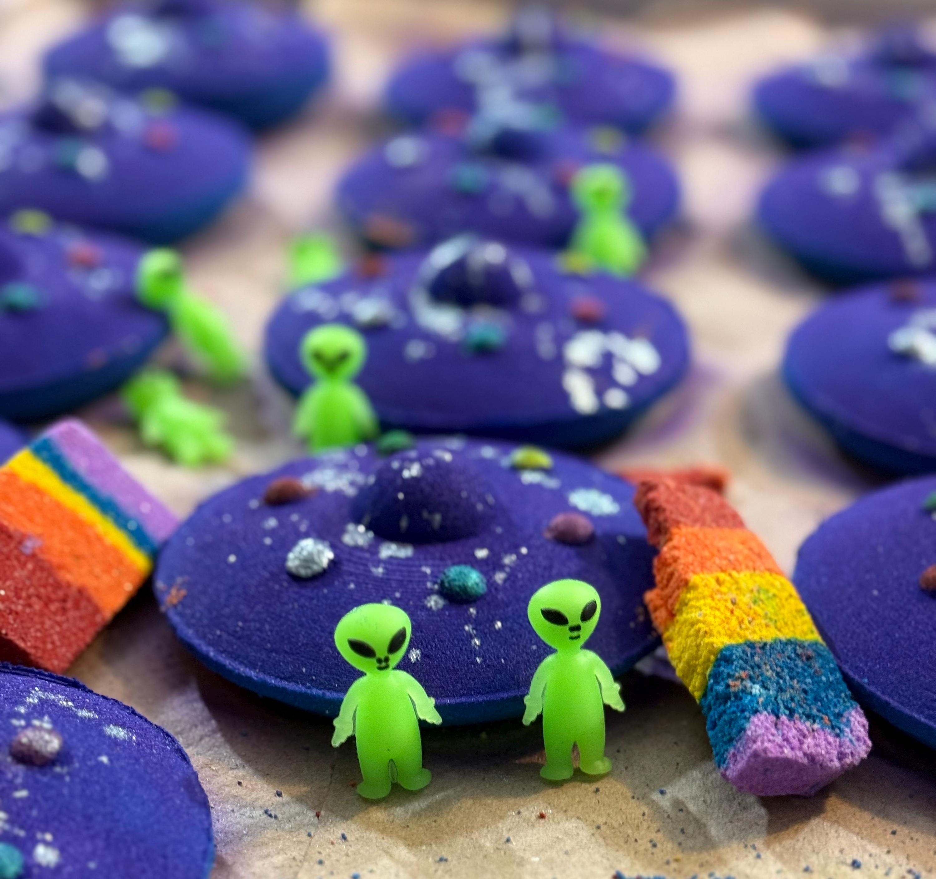 Alien UFO Bath Bomb, Glow in the dark Alien Surprise