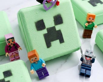 Grüne Creep Surprise Badebombe, Lego Figuren im Inneren, Mitbringsel, Gamergeschenk