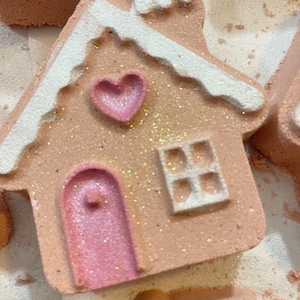 Gingerbread House Bath Bomb: gekruide kerstsokvulling