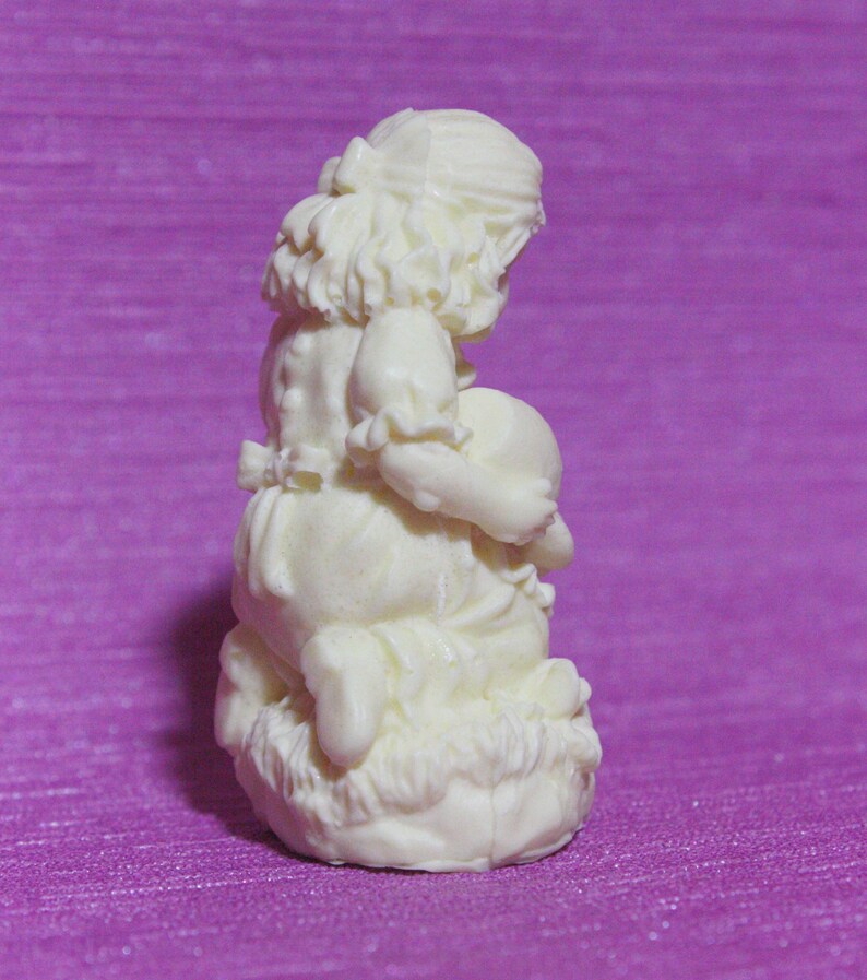 1 PCS fountain Girl with a jug miniature doll house. image 2