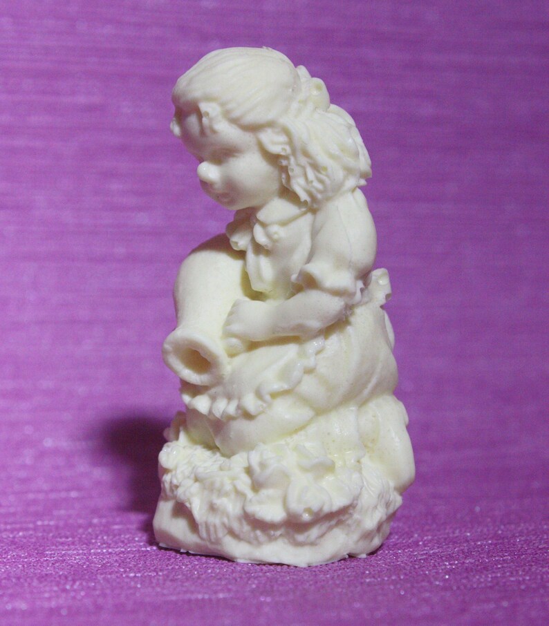 1 PCS fountain Girl with a jug miniature doll house. image 3