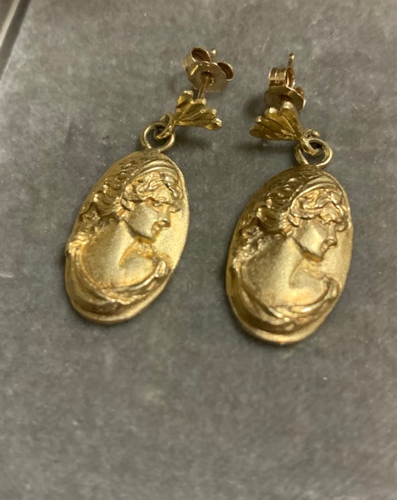 Estate antique 10k cameo earrings
