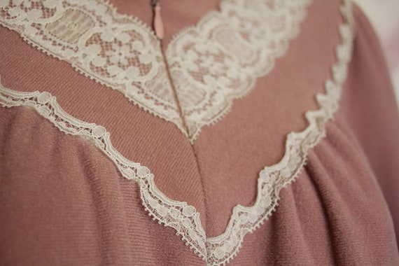 True Vintage Vassarette Smocked Lace Zip-Up Robe … - image 4