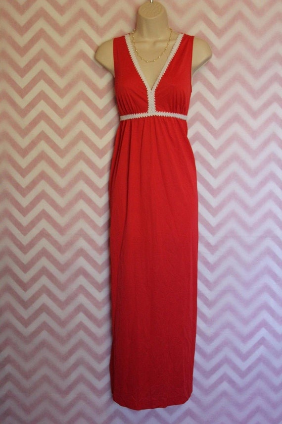 Lorraine Unique Long Red Nightgown Size 34