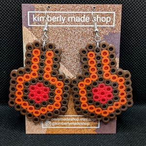 Leuchtender Teppich / Raum 237 / Redrum / Perler Bead Ohrringe