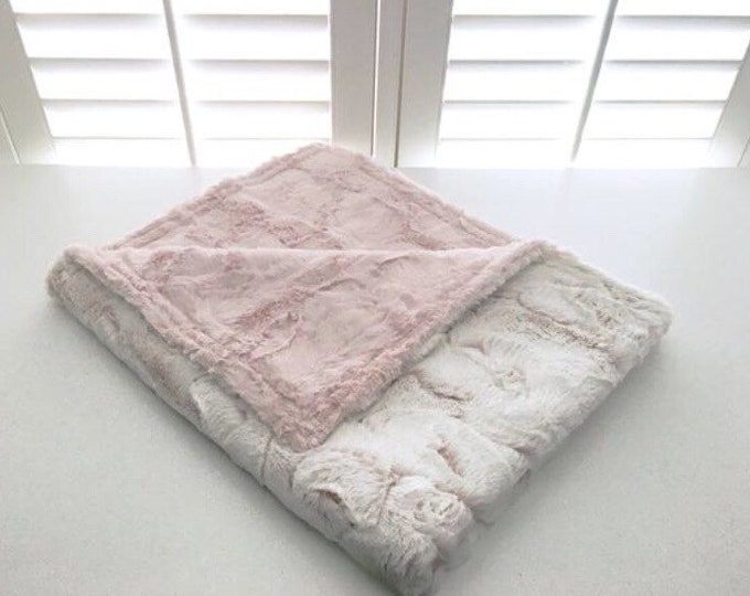 Rosewater/White Frost Hide Weighted Blanket