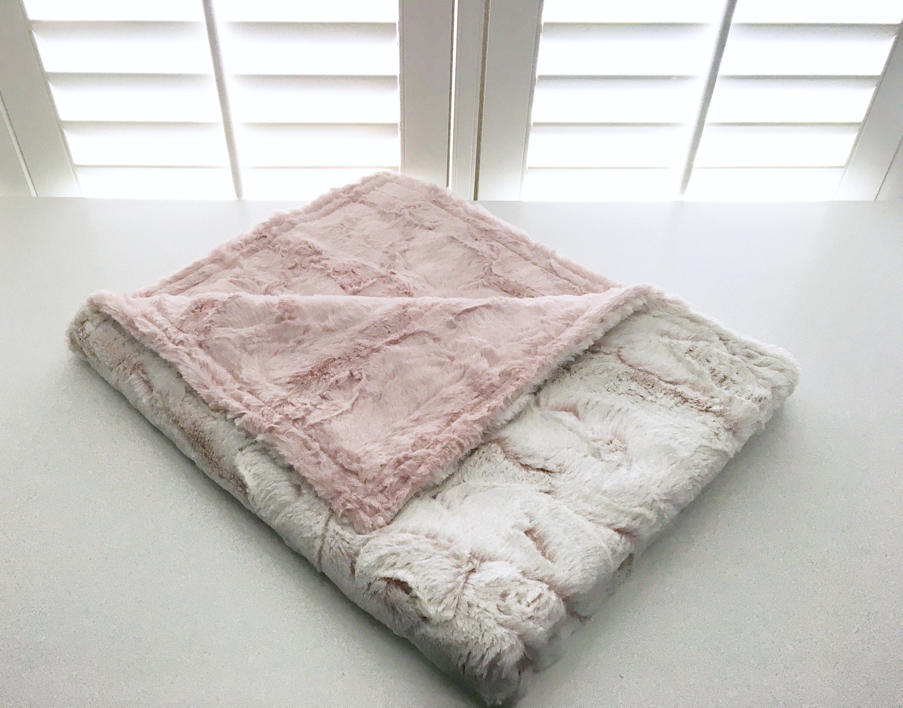 Rosewater/White Frost Hide Weighted Blanket