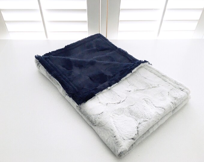Navy/White Frost Hide Weighted Blanket